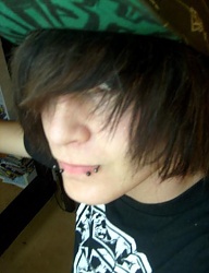 Fryzury Średnie Alternatywne EMO - 717958