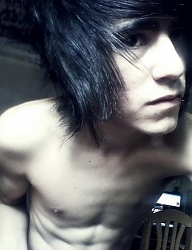 Fryzury Średnie Alternatywne EMO - 708377