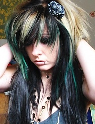 Fryzury Średnie Alternatywne EMO - 774753