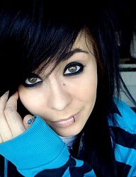 Fryzury Średnie Alternatywne EMO - 710233