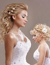 Fryzury Długie Ślubne Kręcone Upięcie Blond - 1267446
