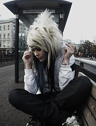 Fryzury Średnie Alternatywne EMO - 371724