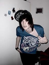 Fryzury Średnie Alternatywne EMO - 705772