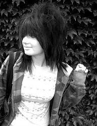 Fryzury Średnie Alternatywne EMO - 386121