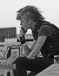 Fryzury Męskie Krótkie Alternatywne Punk Rock - 1167732