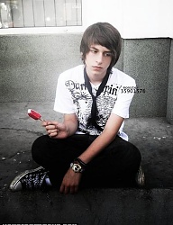 Fryzury Średnie Alternatywne EMO - 832664