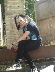 Fryzury Średnie Alternatywne EMO - 816086