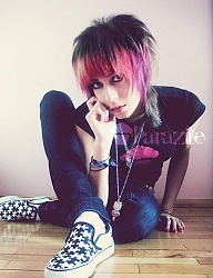 Fryzury Średnie Alternatywne EMO - 47445
