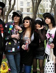 Fryzury Średnie Alternatywne EMO - 143629