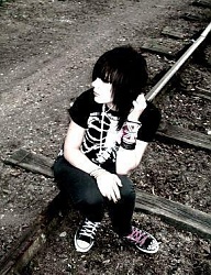 Fryzury Średnie Alternatywne EMO - 711635