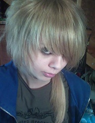 Fryzury Średnie Alternatywne EMO Blond - 1163886