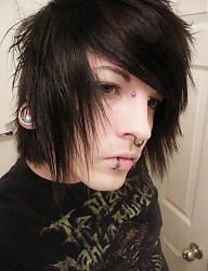 Fryzury Średnie Alternatywne EMO - 708599