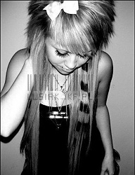 Fryzury Średnie Alternatywne EMO - 745954