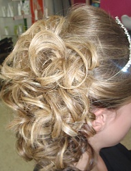 Fryzury Długie Ślubne Kręcone Upięcie Blond - 2172788
