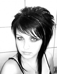 Fryzury Średnie Alternatywne EMO - 82098