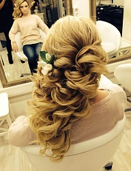 Fryzury Długie Ślubne Kręcone Upięcie Blond - 3045370