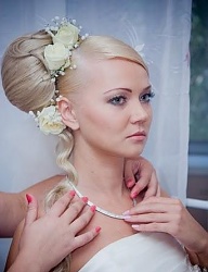 Fryzury Średnie Ślubne - 1061805