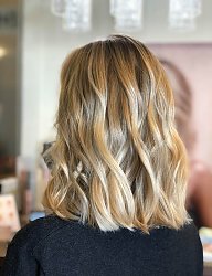 Fryzury Średnie Fryzury gwiazd Proste Rozpuszczone Blond - 3270484