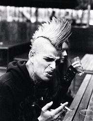 Fryzury Męskie Krótkie Alternatywne Punk Rock - 1086937