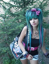 Fryzury Średnie Alternatywne EMO - 398547