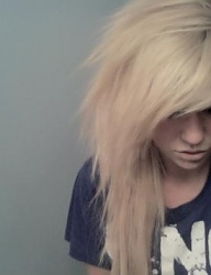 Fryzury Średnie Alternatywne EMO Blond - 1086746
