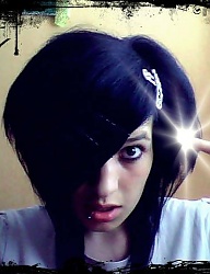Fryzury Średnie Alternatywne EMO - 702781