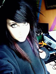 Fryzury Średnie Alternatywne EMO - 697129