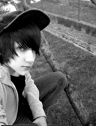 Fryzury Średnie Alternatywne EMO - 832662