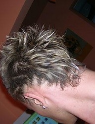 Męskie, blond cięcie