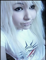 Fryzury Średnie Alternatywne EMO Blond - 1097983