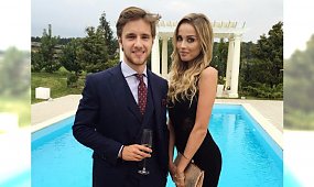 Maciej Musiał z piękną blondynką na weselu! Czy to jego partnerka? Odpowiedziała!