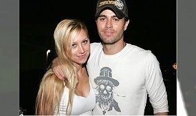 Enrique Iglesias i Anna Kurnikowa pokazali BLIŹNIAKI! Po raz pierwszy pochwalili się ich zdjęciami
