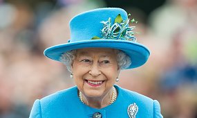 Tak wygląda pierścionek zaręczynowy królowej Elżbiety II. Lepszy niż Meghan Markle?