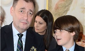 Jacek Rozenek zabrał syna na pokaz mody. 12-letni Staś chyba bawił się średnio...