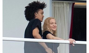 61-letnia Madonna obściskuje się z 26-letnim kochankiem. Fani: ,,Tak można żyć"