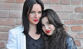 Kasia Kowalska wypowiedziała się o stanie zdrowia córki. Artystka podziękowała też fanom: "Dziękuję za wsparcie"