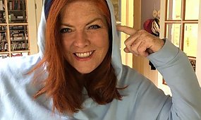 Katarzyna Dowbor na zdjęciu sprzed 41 lat! Pozowała razem z mamą. Fani piszą: "Jak siostry!"