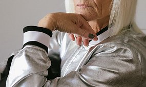 Rodzina śmieje się z 78-letniej Zofii, że ubiera się zbyt młodzieżowo: "Z tyłu liceum, a z przodu..."