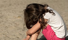 "Dzieci wyzywały moją córkę od "biduli" i "brudasa", bo miała niemodne buty. Zareagowałam"