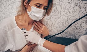Kiedy wykonać test na koronawirusa - porada eksperta