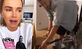 Wzruszona Maffashion pokazuje Sebastiana Fabijańskiego, jak rozpakowuje wózek dla dziecka