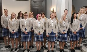 Projekt Lady 5 - pierwszy odcinek: Pobiły się w autobusie! Poznajcie wszystkie uczestniczki!