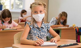 Koronawirus w kolejnych szkołach. Ministerstwo Edukacji planuje zamknąć wszystkie placówki?
