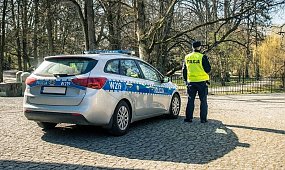 Weszła do warszawskiej szkoły i wywołała dramat! 21-latka obezwładniona przez pracownika, ranna 17-latka