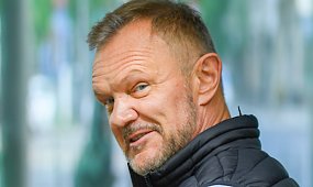 Wyciekło, ile Cezary Pazura zgarnia za powtórki starych filmów. Fani go wyśmiali "Żenujące Panie Czarku"