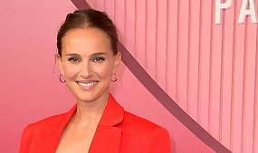 45-letnia Natalie Portman pokazała zaawansowany ciążowy brzuszek. Ten jeden szczegół z najnowszej sesji robi wrażenie [zdjęcie]