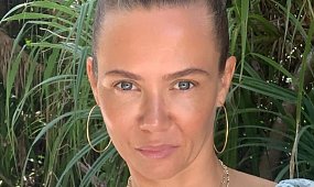 54-letnia Kinga Rusin rozgrzała sieć. W panterkowym bikini pręży ciało 20-latki