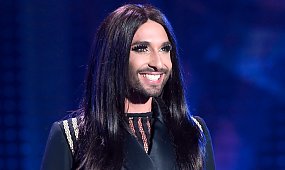 Conchita Wurst 12 lat po Eurowizji jest nie do poznania. Internauci przecierają oczy: "To naprawdę on?!" [zdjęcia]