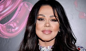 Sylwia Bomba w "nagiej sukience" wyeksponowała "to i owo". Nie będziemy kłamać, wyglądała BOMBOWO!