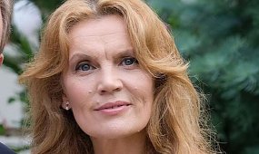 Szczęka opada! Dorota Chotecka w czerwonej sukni rusza po emeryturę. Fani: "To niemożliwe" [zdjęcia]
